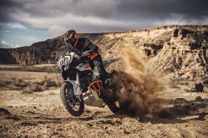 371669_MY21 KTM 1290 SUPER ADVENTURE R_ Action CAT A