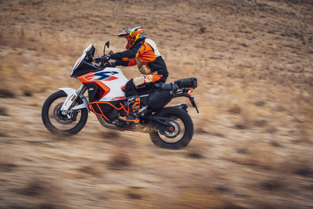 488989_MY23 KTM 1290 SUPER ADVENTURE R Action - CAT B_EU_ Global